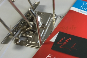 Broschüreneinhänger<br>aus Metall<br>vernickelt